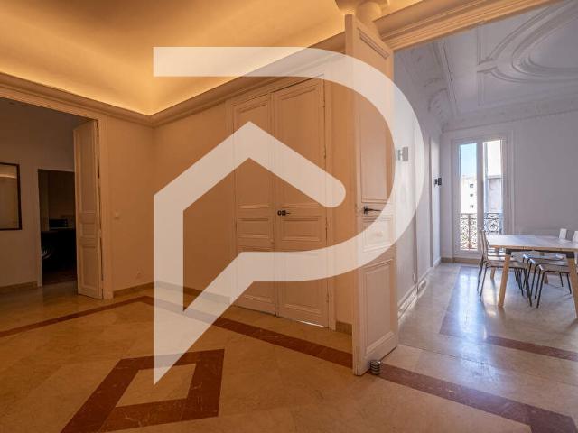 Prestige de la Rue Breteuil: 158 m2 Haussmanniens