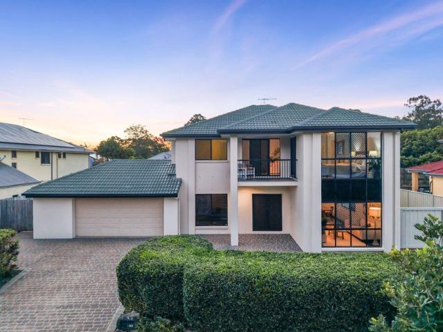 Prestige Family Home in Lakeside Precinct