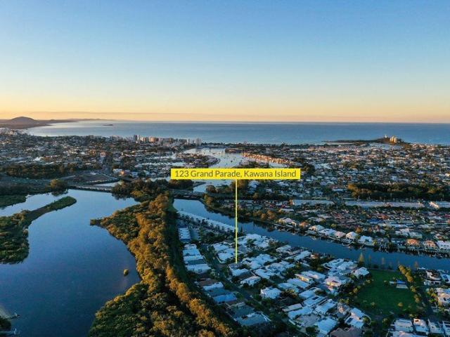 Prestige Family Living Moments from Beaches, Dining & Lifestyle Amenities