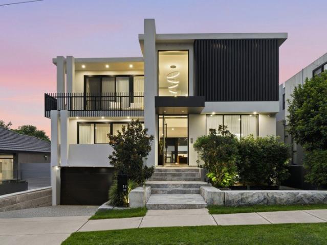 Prestige Family Living On The Border Of Putney