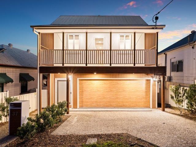Prestige family living with character charm on the city fringe