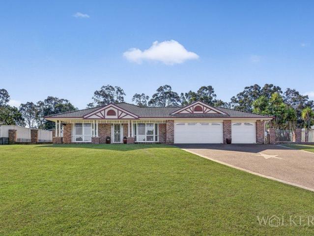 Prestige Family Living | 26 Car Garaging | 2,624sqm Rear Access