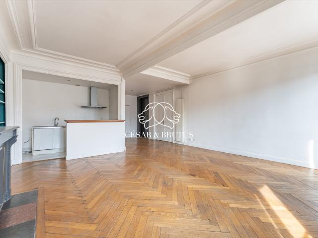 Prestige Grolée: Splendide T3 bourgeois avec balcon et cach. 72m² Lyon