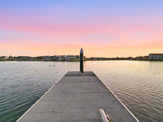 Prestige Harbourfront with Pool & Jetty