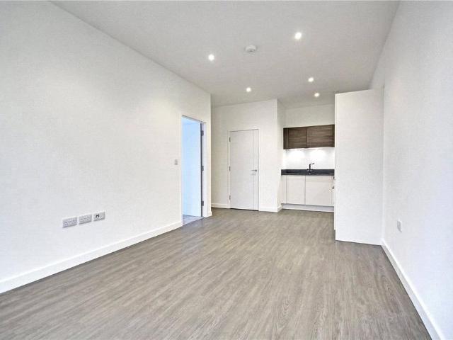 Prestige House, 23 26 High Street. 1 bed apartment to rent £1,270 pcm £293 pw