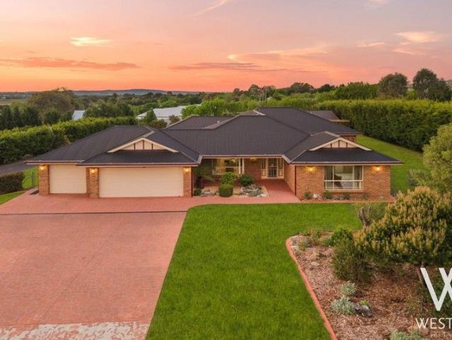 PRESTIGIOUS LIVING IN BATHURST'S PREMIER ESTATE