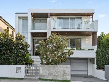 Prestige, picturesque and indulgent family living