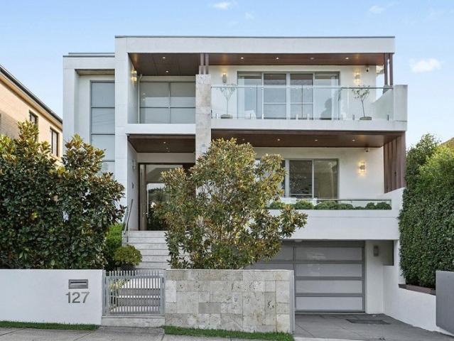 Prestige, picturesque and indulgent family living