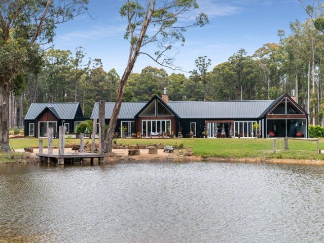 Prestige Residence on 5 Acres! Architectural Black Façade, Dramatic High Ceiling Glazing, North Facing Design Living Inside Out!