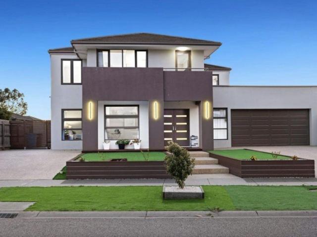 Prestige, Space & Sophistication in the Heart of Lynbrook!