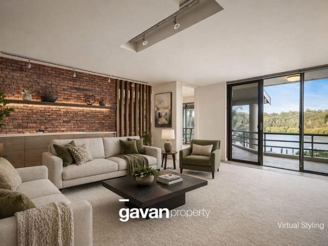 Prestige & Spacious Waterfront Home