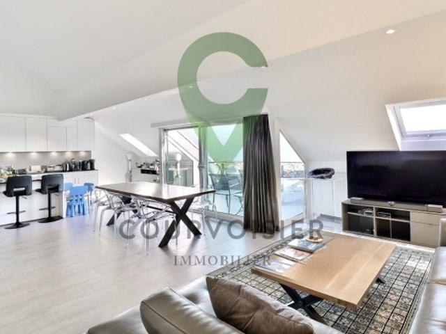 Prestigeträchtige 4,5 Zimmerwohnung mit exklusivem See und Bergpanorama