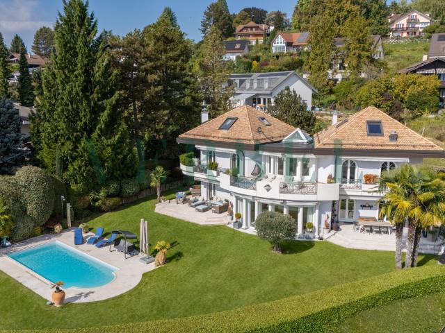 Prestigeträchtige Villa in Blonay mit Blick auf See und Pool