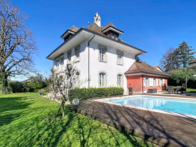 Prestigeträchtige Villa mit Schwimmbad