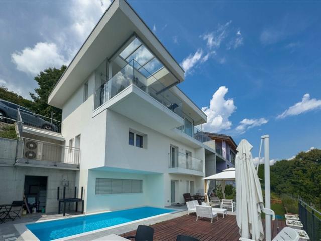 Prestigeträchtiges Seevilla mit Pool in Cademario