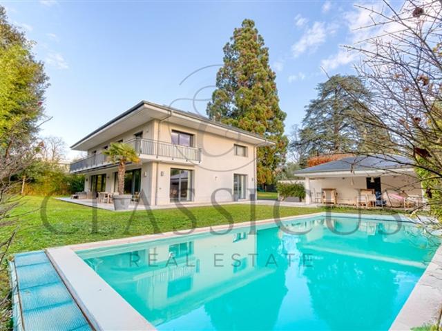 Prestigeträchtige zeitgenössische Villa mit Schwimmbad