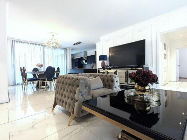 Prestigeträchtiges Penthouse mit grosszügigen Räumen und drei Panoramabalkonen