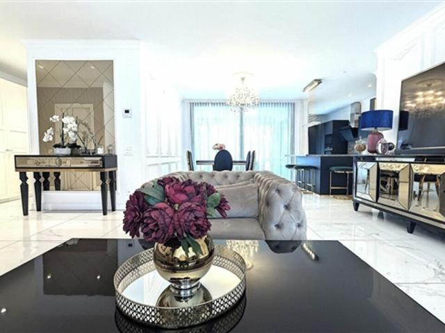 Prestigeträchtiges Penthouse mit grosszügigen Räumen und drei Panoramabalkonen
