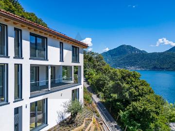 PRESTIGEVOLLE VILLA MIT HERRLICHEM SEEBLICK