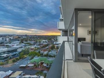 Prestigious The Milton Apartment Unfurnished 2 bed, 2 bath 1 Car +Study Nook