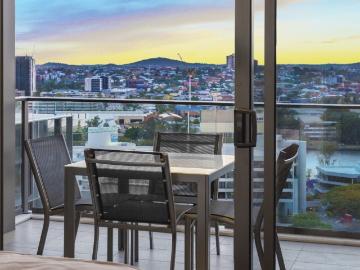 prestigious the milton apartment unfurnished 2 bed, 2 bath 1 car +study nook