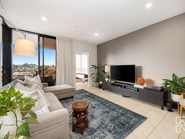 Prestigious two bedroom apartment with soaring views