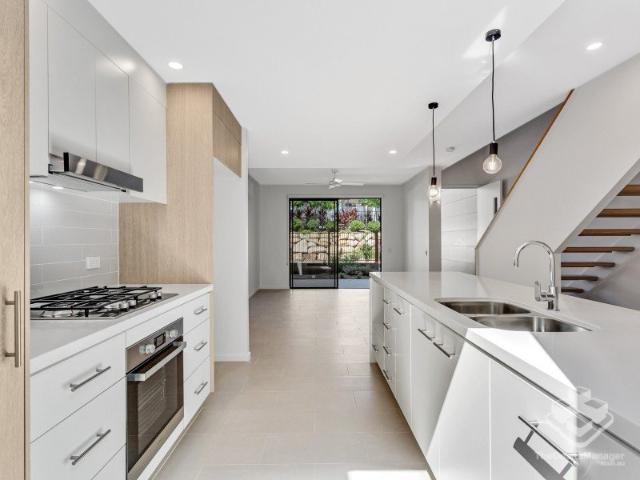 Prestigious Vida Complex in North Lakes Town Centre with Pool 3 Bedroom Townhome