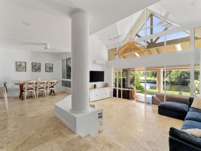 PRESTIGIOUS WATERFRONT GOLF COURSE VILLA LUXURY DOWNSIZER'S DREAM