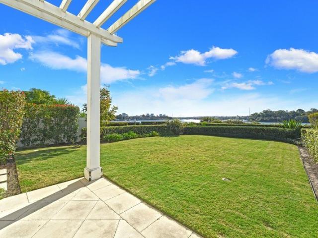 Prestigious Waterfront Harbour Manor on Peninsula Drive