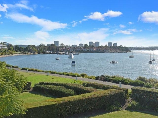 Prestigious Waterfront Harbour Manor on Peninsula Drive