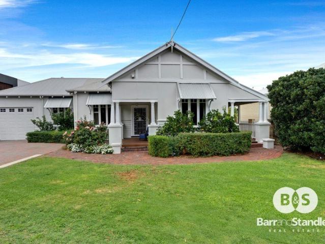 Prestigious Address. Timeless Elegance. Harbour Views