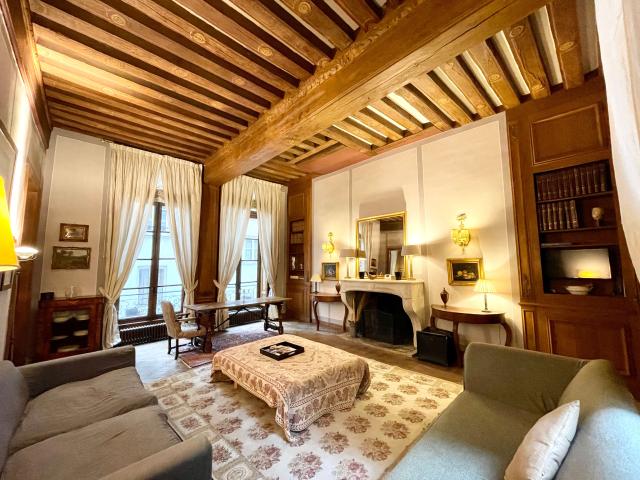 Prestigious Apartment in a Historic Building on the Famous Île Saint Louis