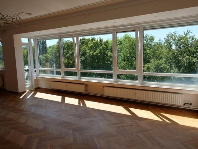 prestigious Avenue de Tervuren, facing Woluwe Park
