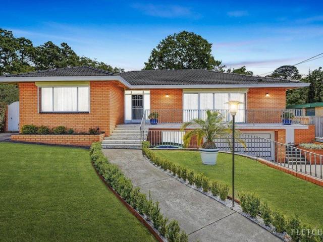 PRESTIGIOUS BLUE RIBBON LOCATION WITH GRAND PROPORTIONS AND MAGNIFICIENT VIEWS!