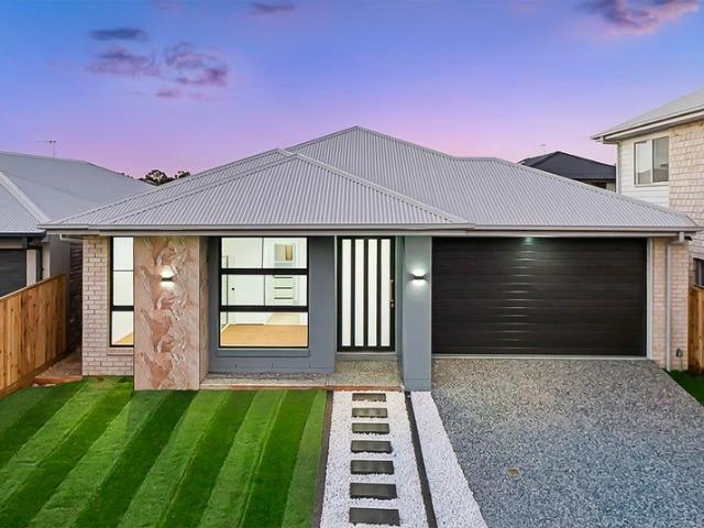Prestigious Brand New Home in Deebing Heights