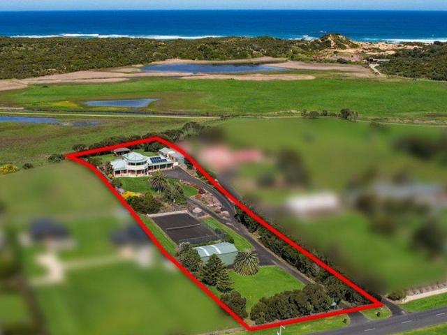 PRESTIGIOUS COASTAL ACREAGE ESTATE An Exceptional Family Sanctuary with Panoramic Wetland & City Views