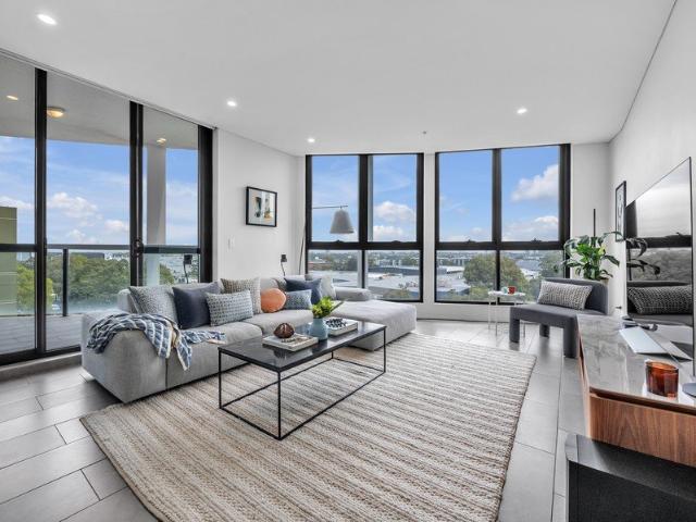 Prestigious design of luxurious scale and incredible city panoramas