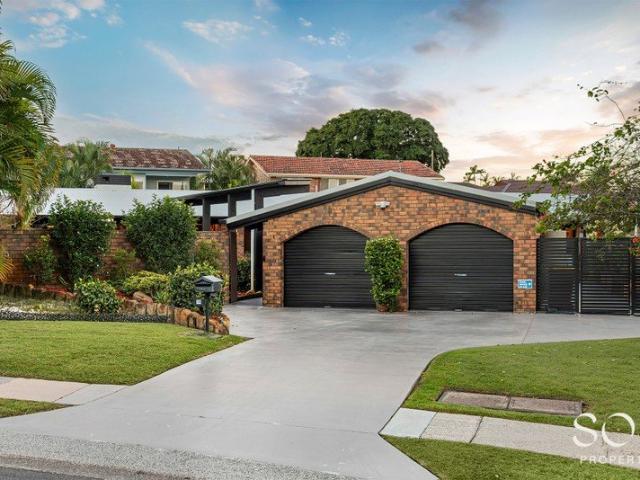 Prestigious Dual Living in the Heart of Wineries Estate