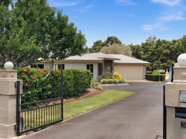 Prestigious Escarpment Living in Sought After Bogong Court