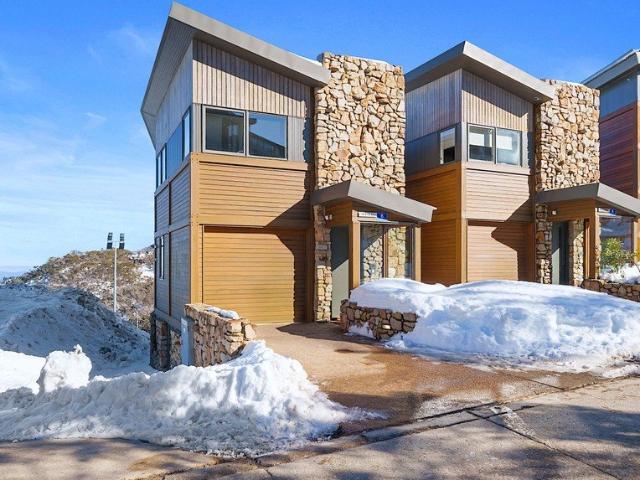 Prestigious & Extravagant Drive In Ski Out Chalet
