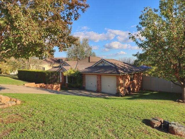 Prestigious Family Home in Sought After Locaton