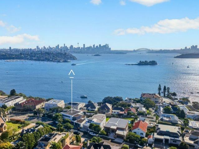 Prestigious Harbourside Family Living with Panoramic Views