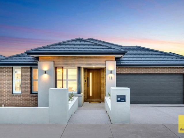 Prestigious Home Set on a Generous 581sqm Allotment