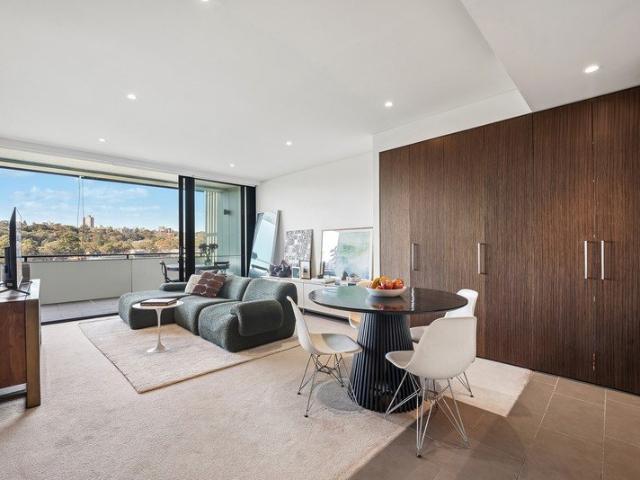 Prestigious Inner City Living with Uninterrupted Views