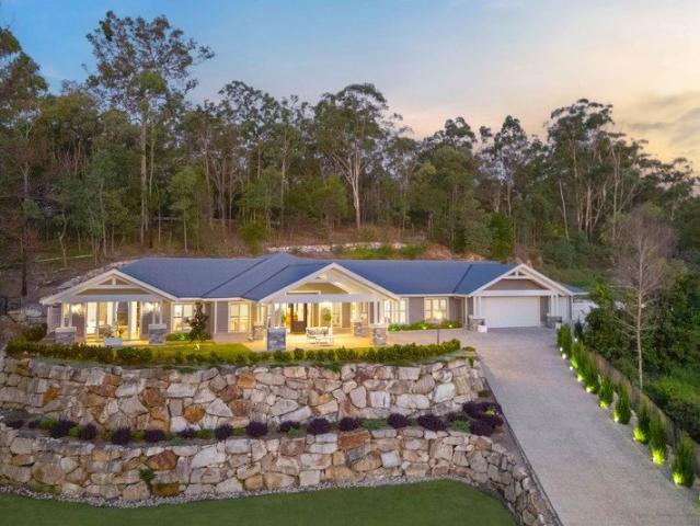 Prestigious lifestyle acreage just 8 minutes to the surf
