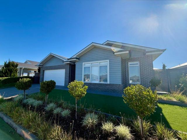 PRESTIGIOUS LIVING IN SOUGHT AFTER SOUTHLAKES