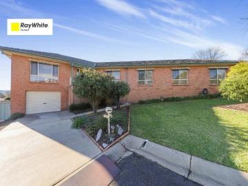Prestigious Living with Views!