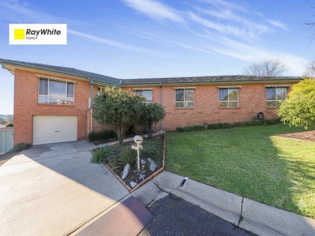 Prestigious Living with Views!