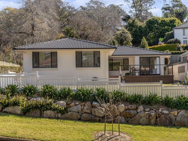Prestigious Mount Lofty Living in a Tightly Held Location