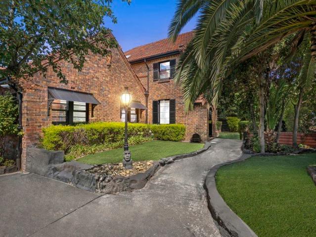 Prestigious Period Residence in Tightly Held Pocket